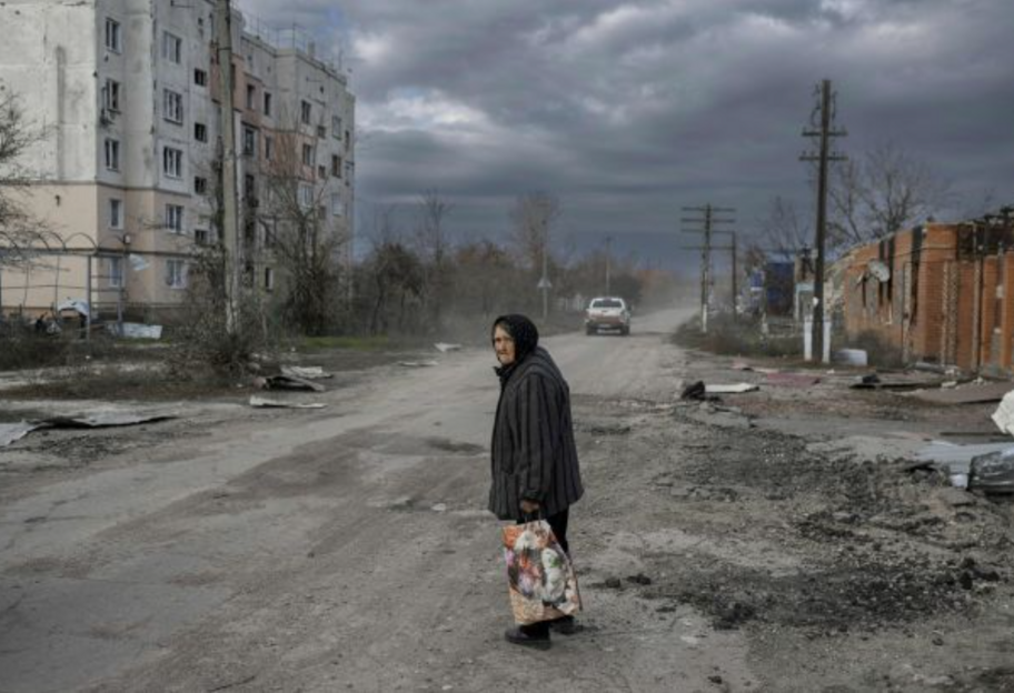 росія обстріляла Станіслав 4 січня - у селі зникло світло, є поранені і загиблий  - фото 1