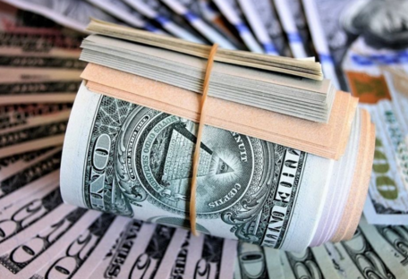 Долар в Україні дорожчає: чого чекати від цін на валюту найближчим часом 