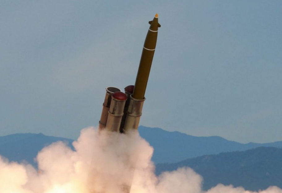 Военная помощь РФ - КНДР отрицает информацию о поставках баллистических ракет агрессору - фото 1