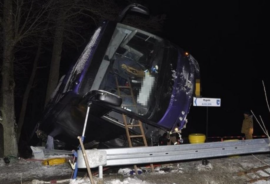 У Польщі автобус з українцями потрапив у ДТП - Ніколенко розповів деталі, фото - фото 1