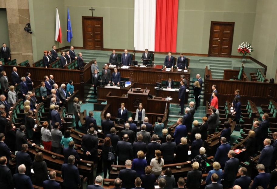 Правительство Польши назначит уполномоченного по вопросам восстановления Украины – им станет Павел Коваль - фото 1