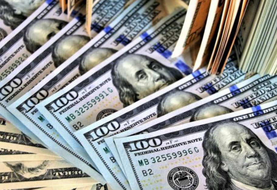 Доллар приостановил падение – НБУ установил официальный курс на 24 января - фото 1