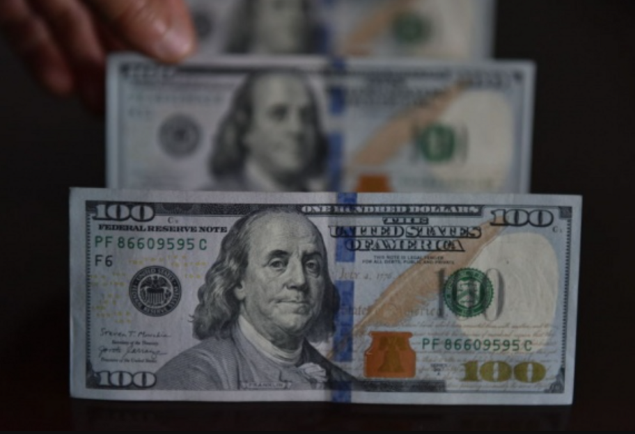 Курс валют в Україні - гривня зміцнюється до долара США, повідомив Мінфін  - фото 1