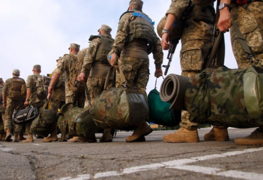 Военное положение и мобилизацию в Украине продлили до 13 мая 2024 года. - фото 1