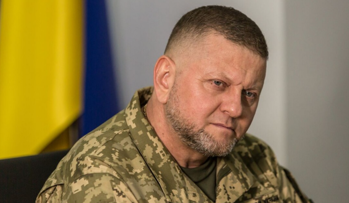 "Нова управлінська команда": Залужний іде у відставку, кого призначили замість нього  фото