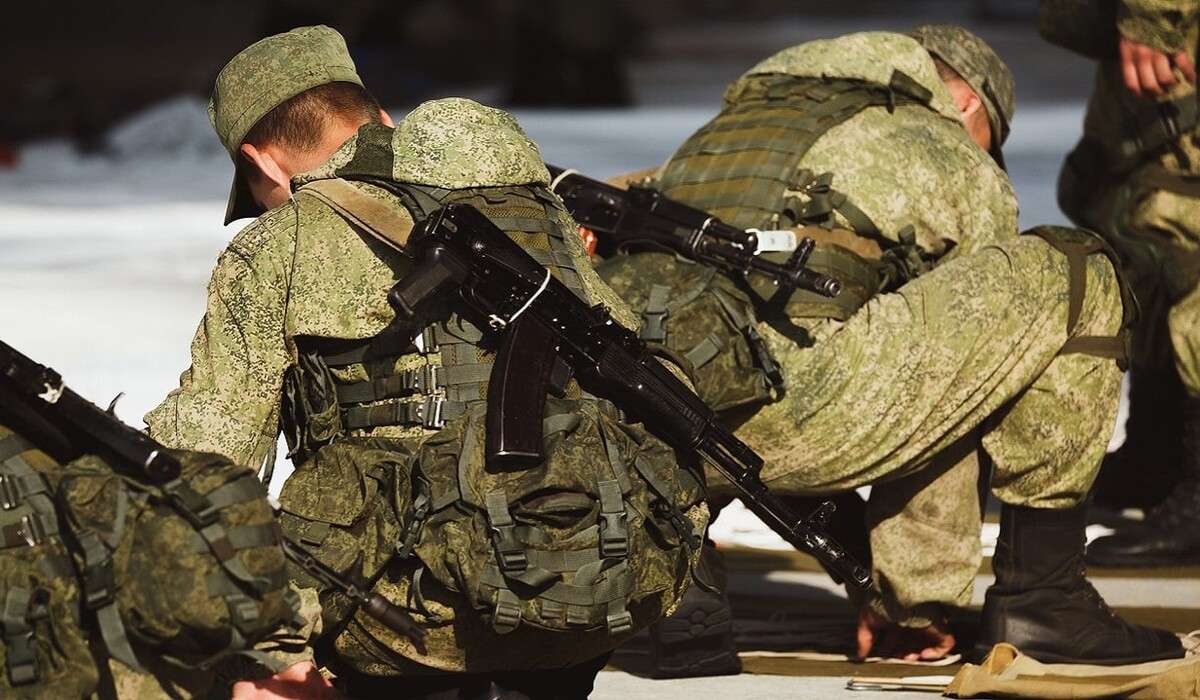 Окупанти збираються відправляти на війну в Україну строковиків фото