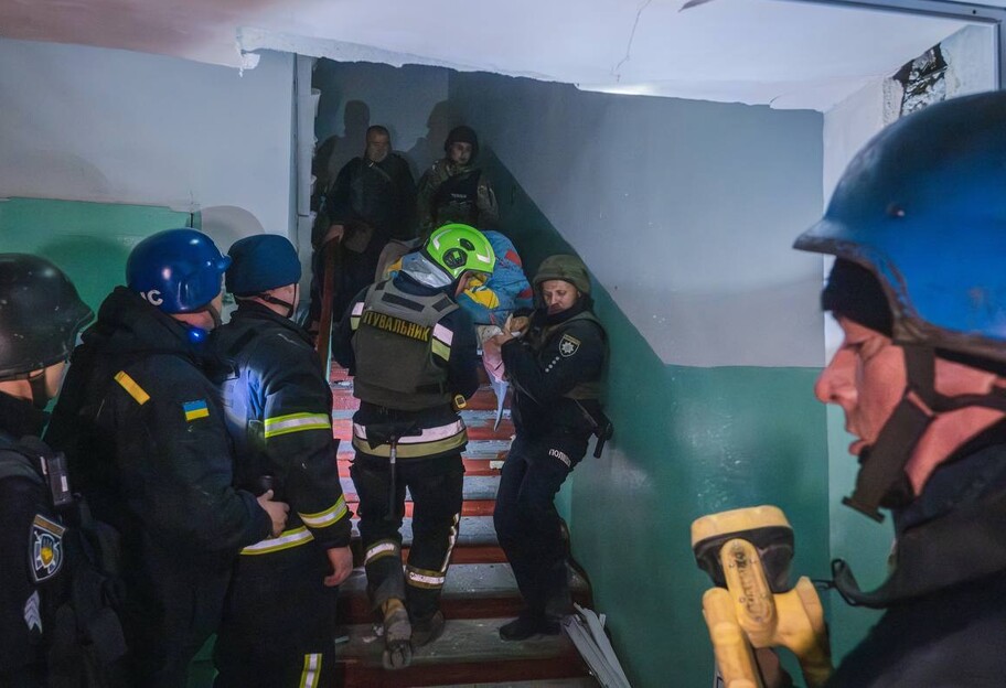Оккупанты ударили по Селидову в Донецкой области: в МВД рассказали о последствиях - фото 1