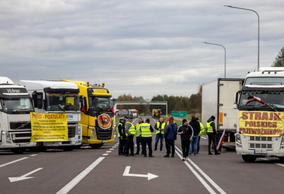 Блокада кордону - польські фермери зупинили рух вантажівок на 