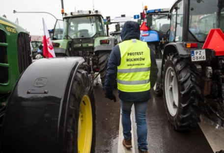 Польські фермери готуються подовжити терміни блокади кордону з Україною і сиплять новими погрозами 