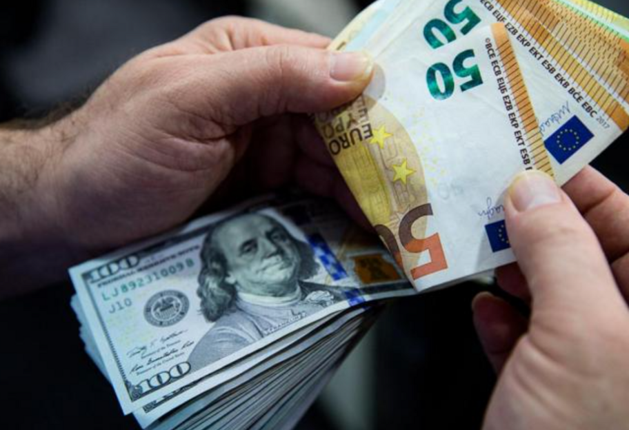 Курс валют на 22 лютого - євро в банках перевищив 42 гривні - фото 1