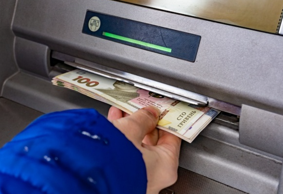 Лимиты снятия наличных в банкоматах установлены до 60 тыс. гривен - фото 1