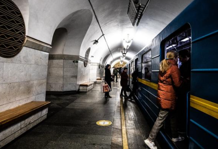 Станція метро Дніпро у Києві відновить свою роботу 8 березня  - фото 1