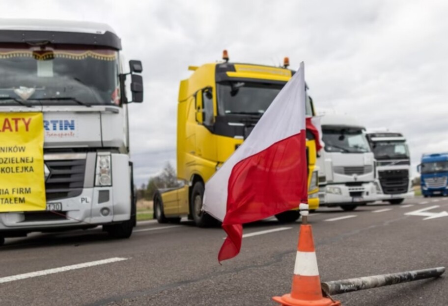 Угринов и Устилуг не едут: блокировщики не пропускают ни одного грузовика в сторону Польши - фото 1