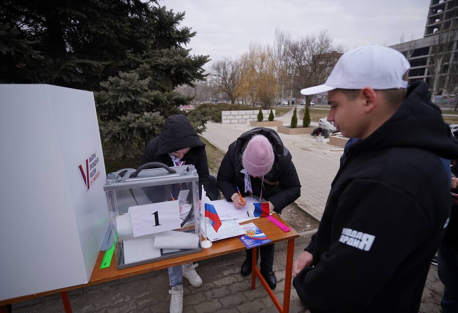 На ТОТ українців примушують голосувати на виборах під дулами автоматів - фото 1