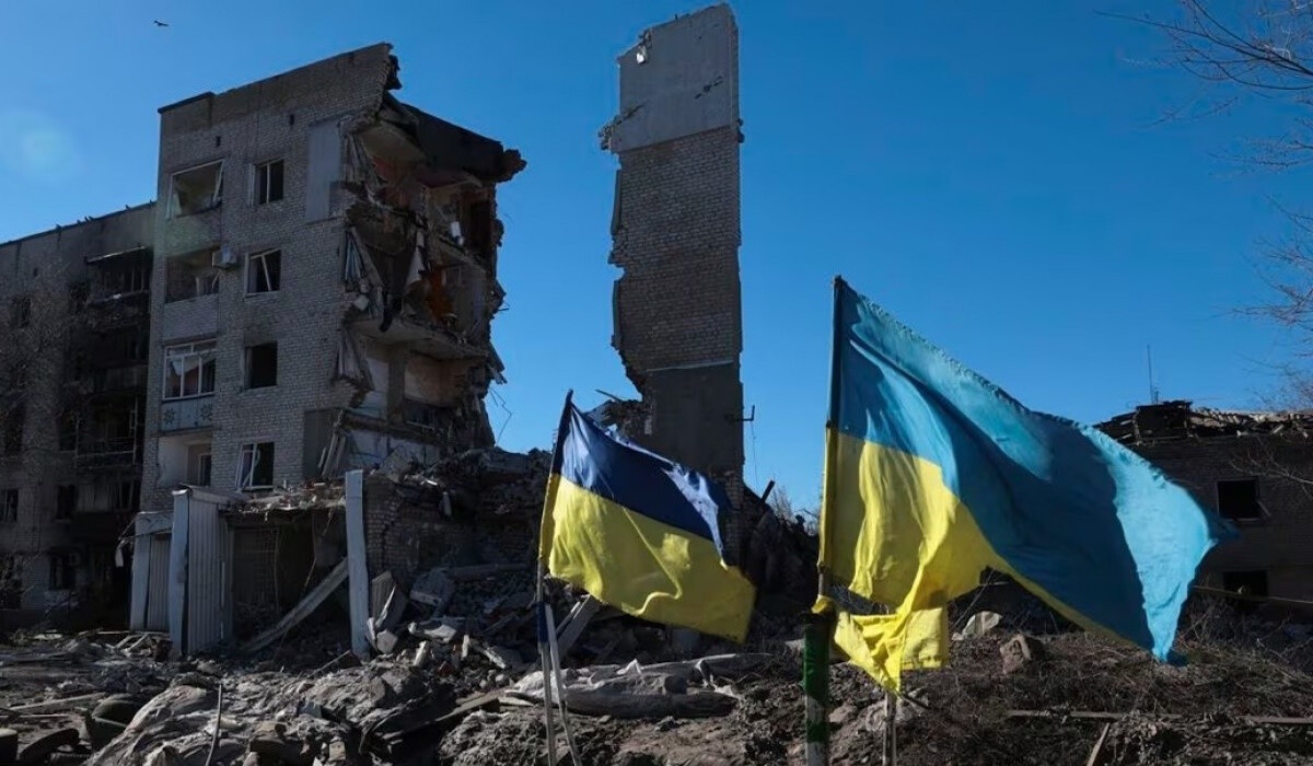 Украинцы не хотят возвращаться ни в олигархическое прошлое, ни в предлагаемое государством-террористом имперское будущее, - эксперты АЦ 