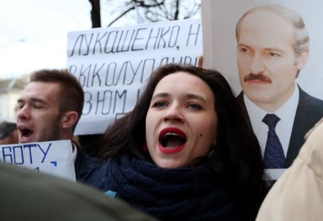 Режим Лукашенко начинает «спотыкаться» — Bloomberg