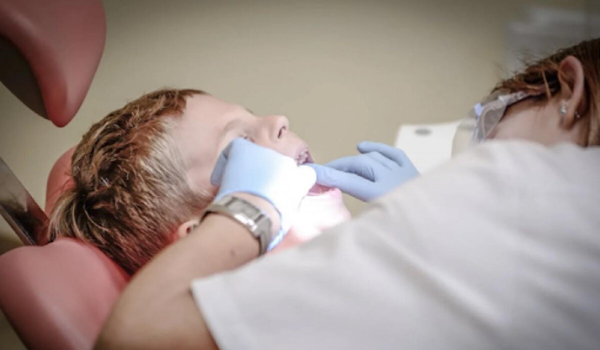 Які шовні матеріали використовують у стоматології