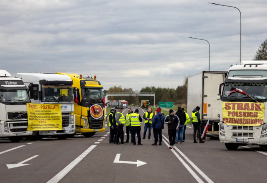 Блокада границы польскими фермерами – в очередях стоят более 1400 грузовиков - фото 1