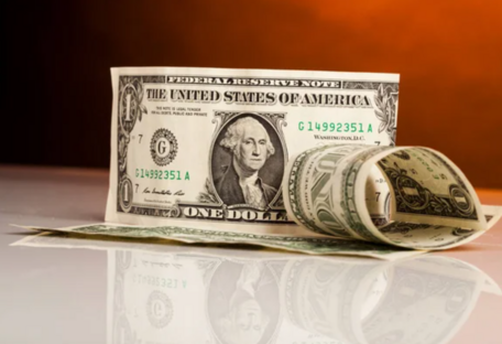 Доллар стал крепче по отношению к гривне: сколько стоит валюта 9 апреля