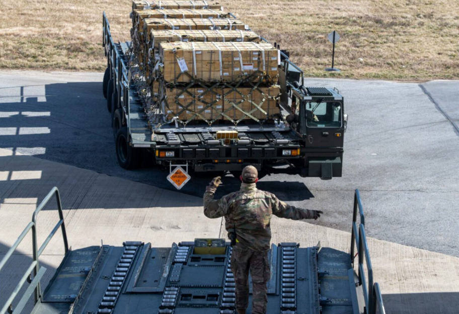 Військова допомога - США передали Україні зброю та боєприпаси, вилучені під час перевезення до Ємену - фото 1