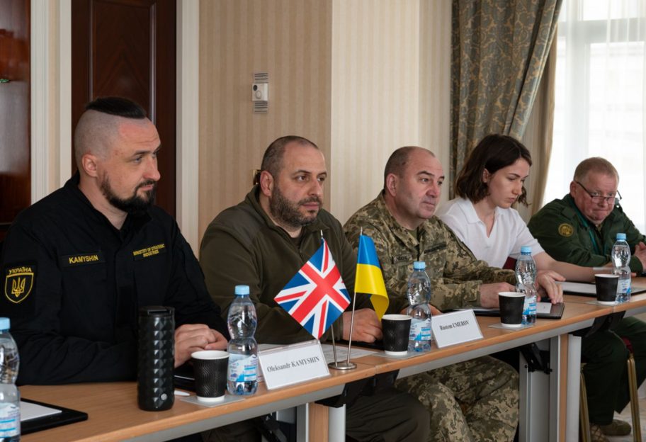 Україна та Британія підписали угоду щодо оборонних матеріалів - фото 1