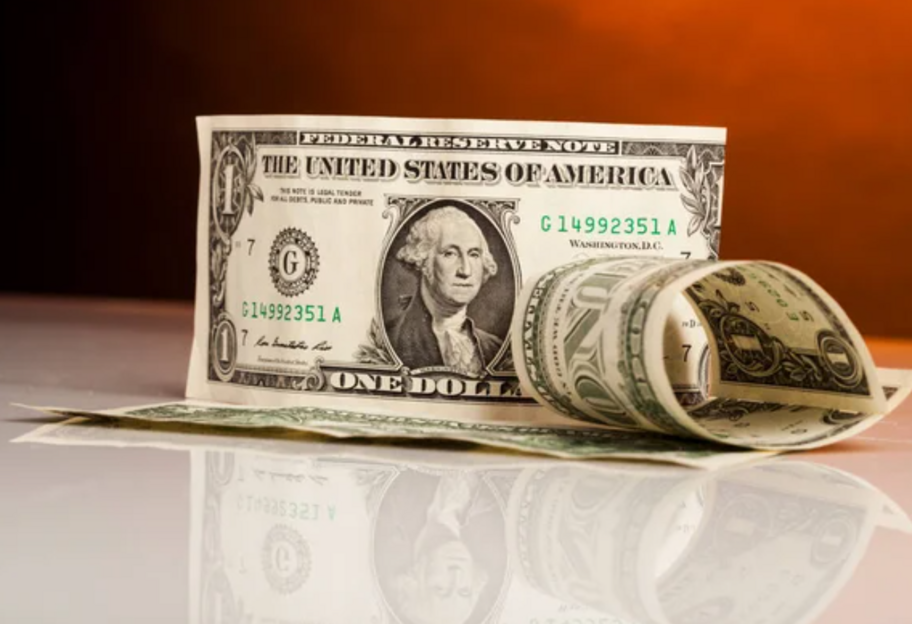 НБУ знизив офіційний курс  - ціни на валюту США 23 квітня - фото 1