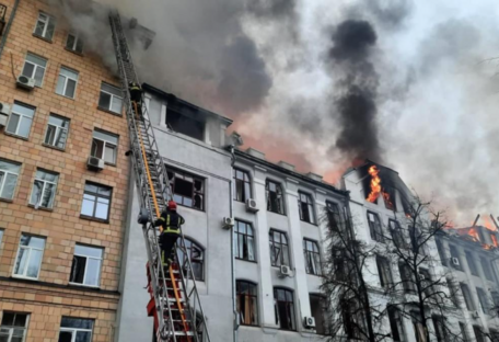 Росіяни атакували Харків КАБами: повідомляється про постраждалу та руйнування 