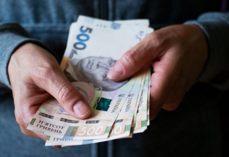 В НБУ спрогнозували, якими будуть зарплати українців 2025 року 
