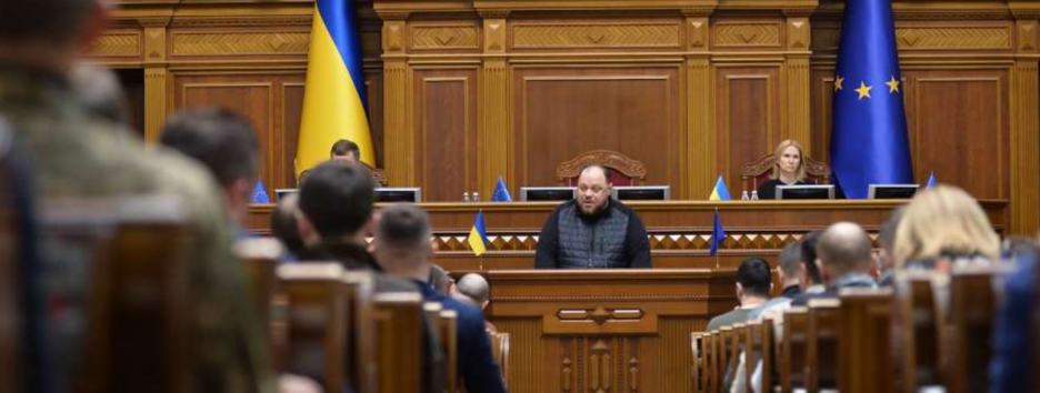 Рада продлила военное положение и общую мобилизацию в Украине