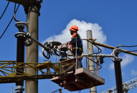 В Україні планують відключати промисловість від електрики - скільки триватимуть обмеження 