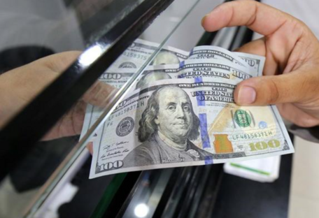 Валюта США в Украине активно падает в цене: что будет с курсом в последний рабочий день недели