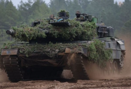 Leopard, боєприпаси, гвинтівки та машини: Німеччина передала Україні новий військовий пакет допомоги