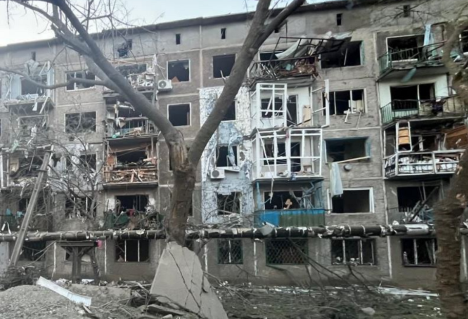 рф вдарила КАБом по житловому кварталу Костянтинівки - в ОВА повідомили про велику кількість постраждалих - фото 1