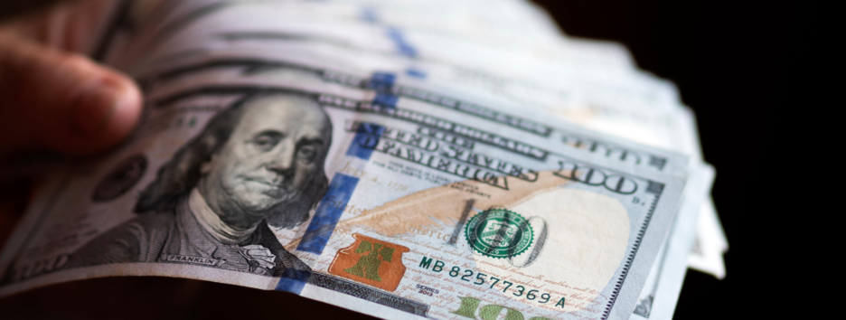 Курс доллара в Украине упал в цене после продолжительного подорожания