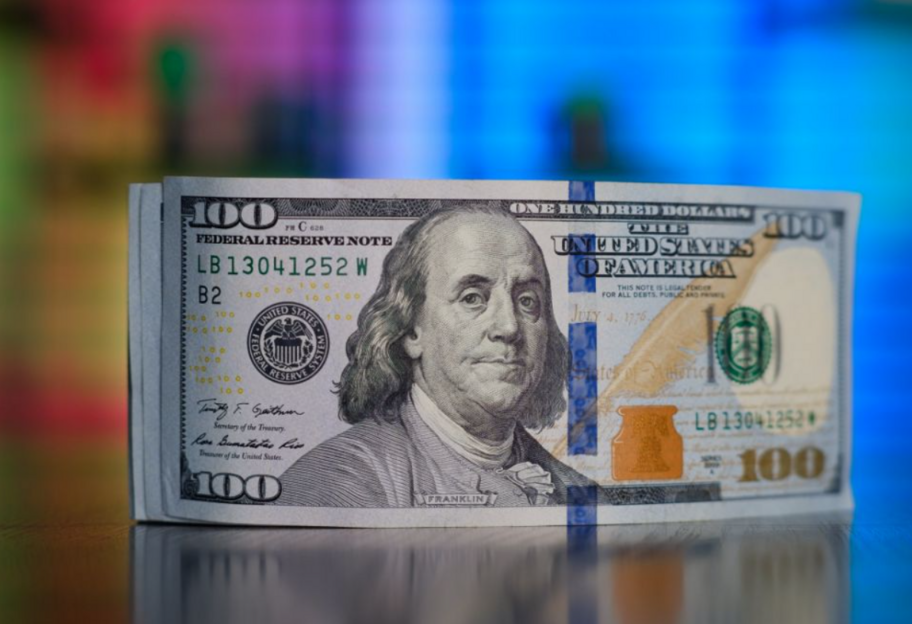 НБУ снижает курс доллара второй день подряд – курс валют 17 июня - фото 1