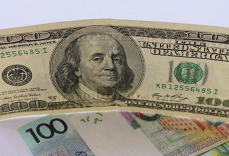 НБУ снова опустил доллар: какие цены на валюту будут 19 июня