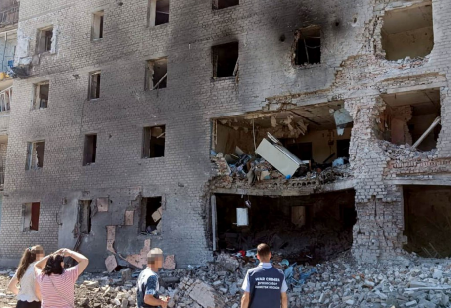Россияне 27 июня обстреляли Торецк и сбросили авиабомбу на Селидово - 7 пострадавших и погибший - фото 1