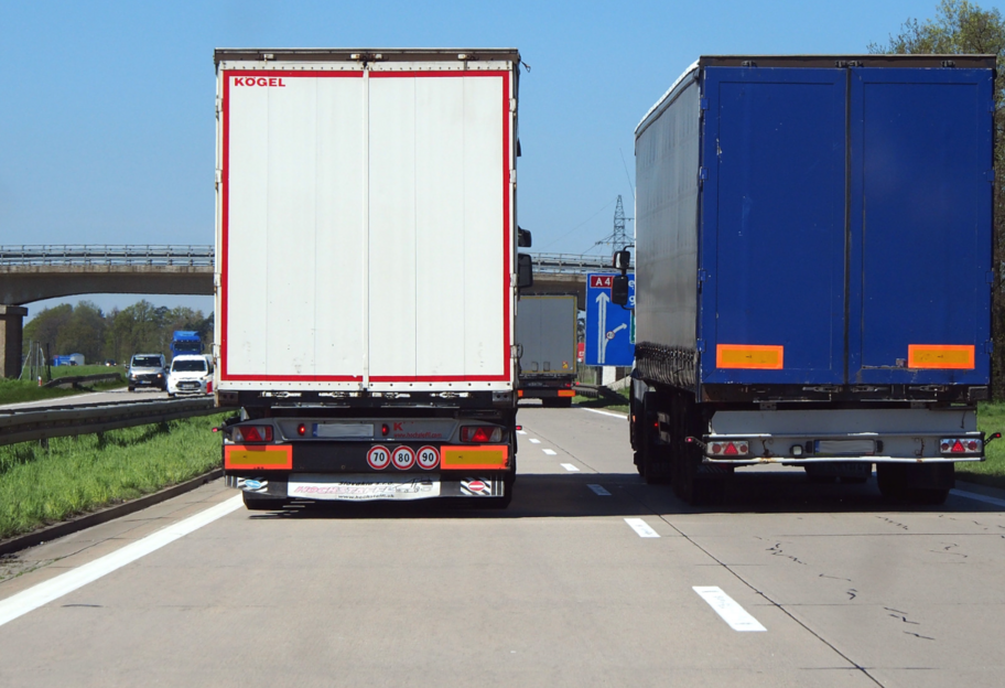 Польша ограничила въезд украинских грузовиков с 1 июля - фото 1