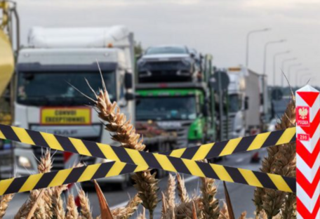 Польша возобновила движение фур на границе с Украиной: детали