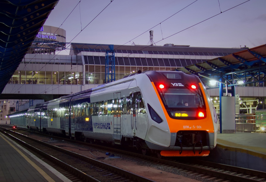 Укрзалізниця змінить правила продажу квитків на міжнародні поїзди - фото 1