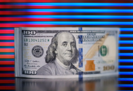 Доллар частично подешевел: НБУ укрепил гривну на 16 июля