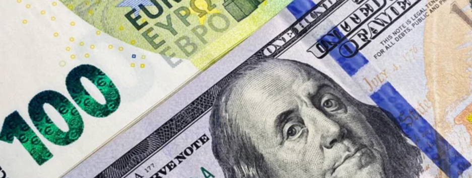 Доллар просел по отношению к гривне: Нацбанк установил новый курс на 23 июля
