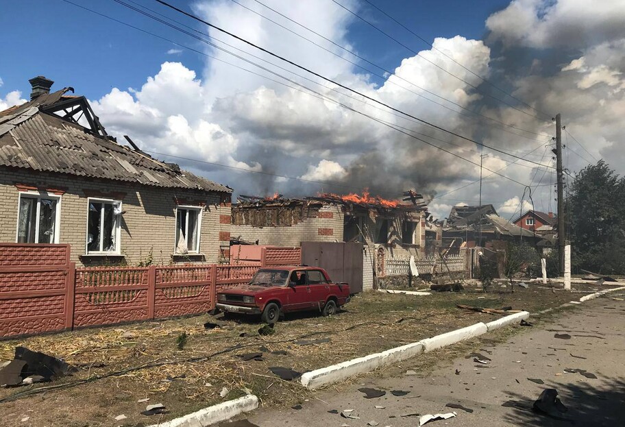 Росіяни вдарили КАБами по Золочеву на Харківщині, поранені троє цивільних - ОВА - фото 1