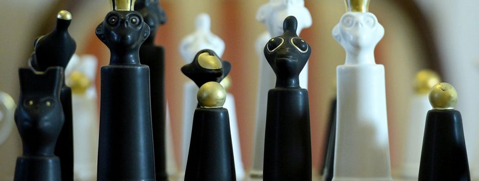 Тонкая игра: как выглядят фарфоровые шахматы
