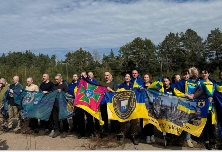 Обмін полонених: Україні вдалося повернути додому ще 49 українців та українок - фото 1