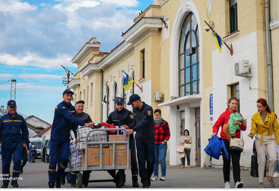 На Закарпаття прибули майже пів сотні вимушених переселенців - фото 1