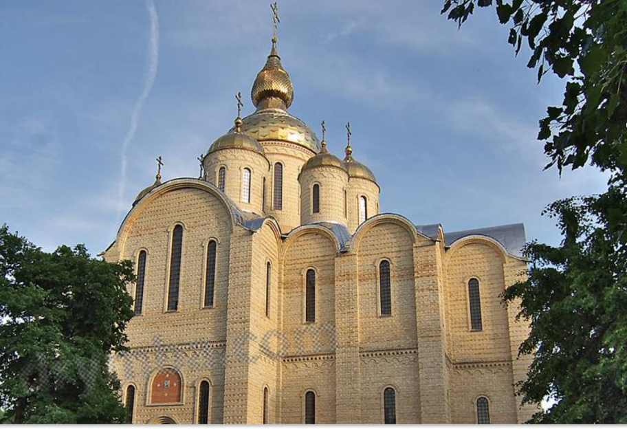 У Черкасах відбили Свято-Михайлівський собор, який штурмом захопили УПЦ МП - фото 1