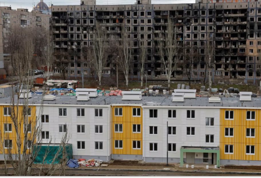 В центре Мариуполя в новостройки на месте разрушенных домов заселили россиян - фото 1