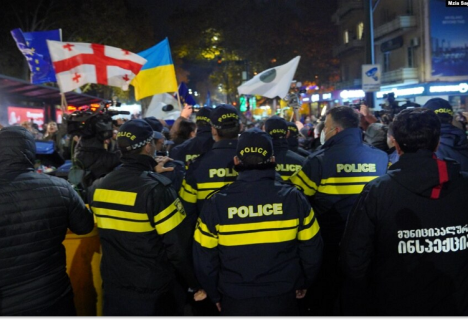 Протести у Грузії: поліція знесла наметове містечко опозиції у Тбілісі - фото 1