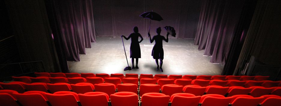 Кто обслуживает театр: от кассира супермаркета до костюмера министра